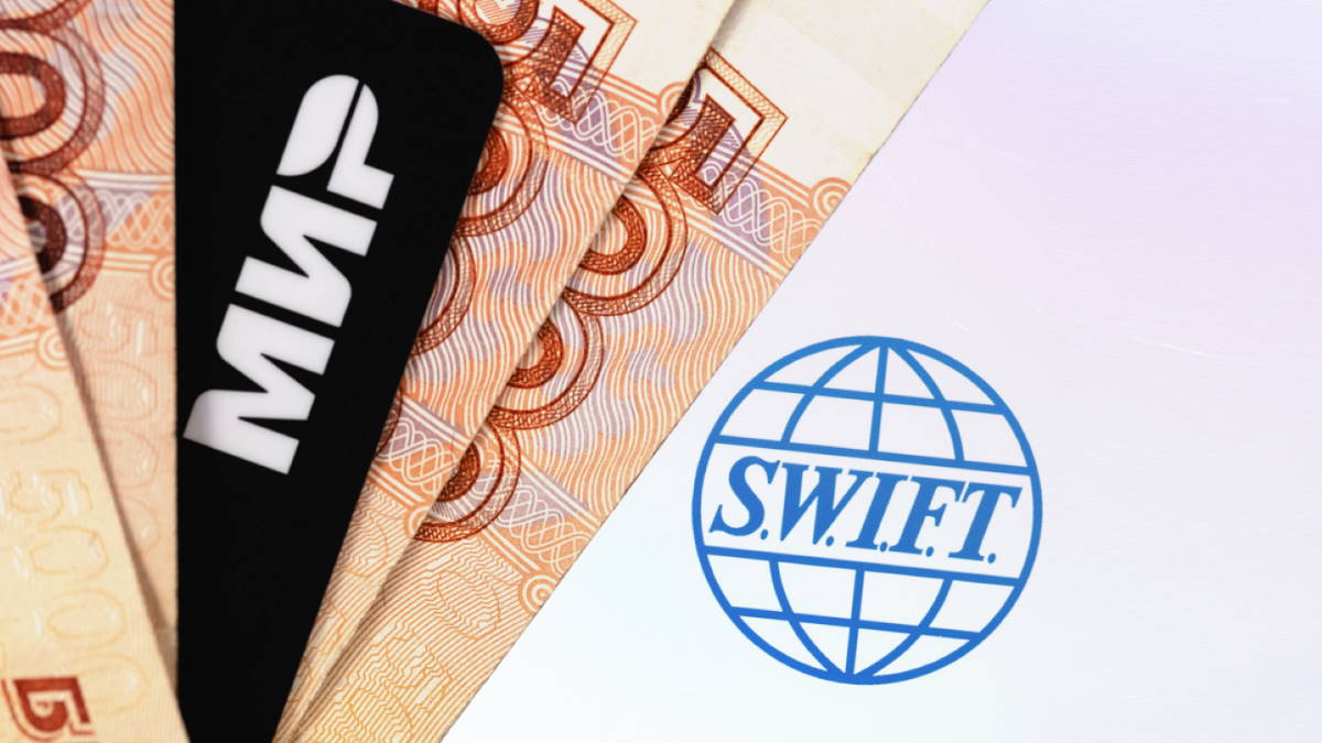 Белый дом подтвердил отказ от отключения России от SWIFT