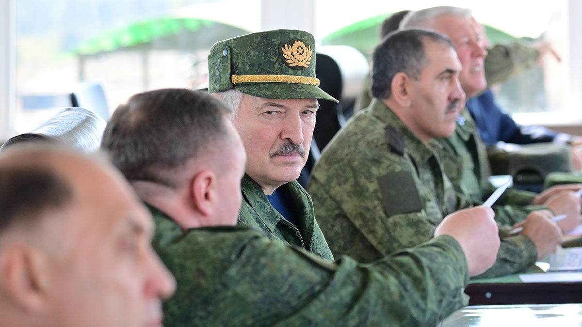 Лукашенко прибыл на полигон для наблюдения за российско-белорусскими военными учениями