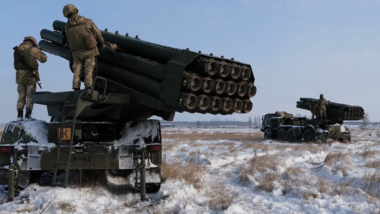 Украинские военные провели учения с использованием РСЗО "Ураган" у границы с Крымом