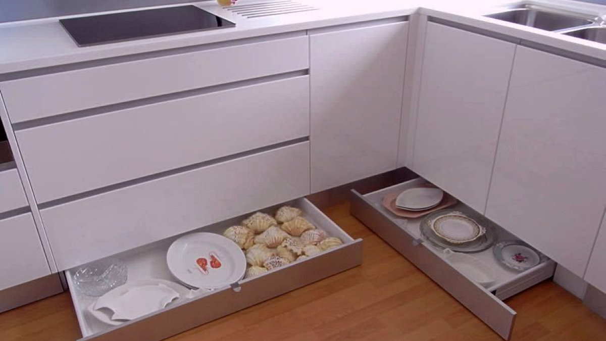 нижний шкаф для кухни с ящиками