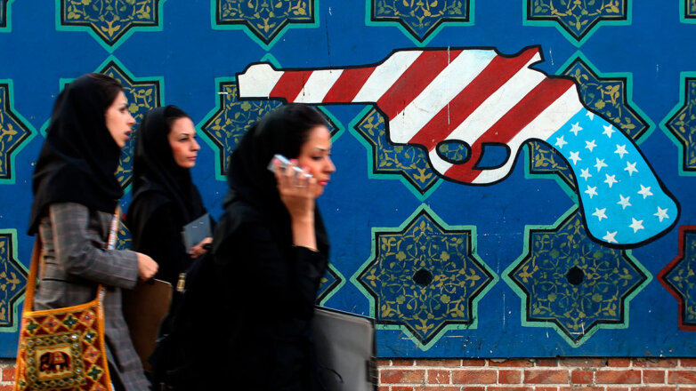 Антиамериканская фреска в Иране