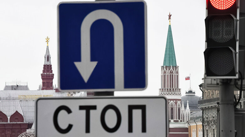 Вид на Московский Кремль с Тверской улицы.