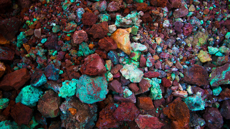 Россыпь минеральных камней на Камчатке
