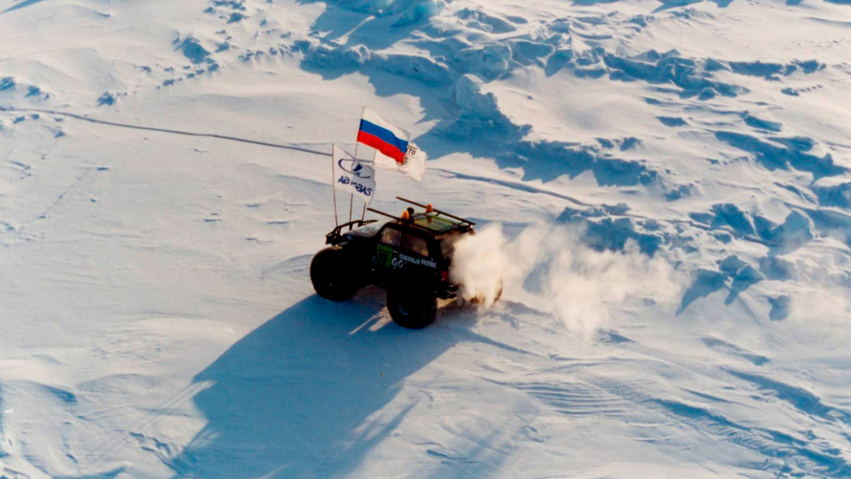 Автомобиль Niva на Северном полюсе