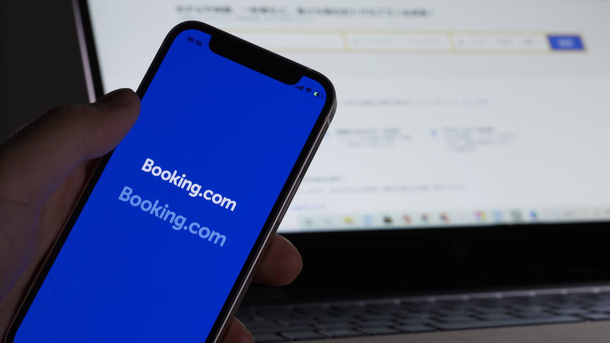 Booking.com ограничил бронирование объектов на территории России