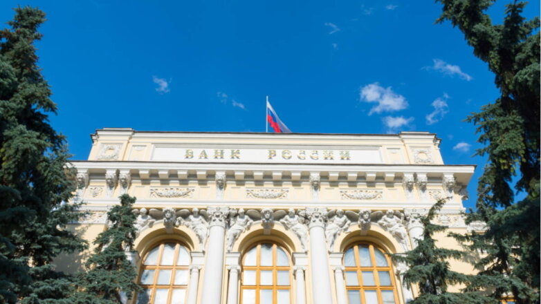 Банк России смягчил ограничения на переводы денег за рубеж для физических лиц