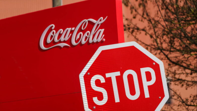 Coca-Cola и знак STOP