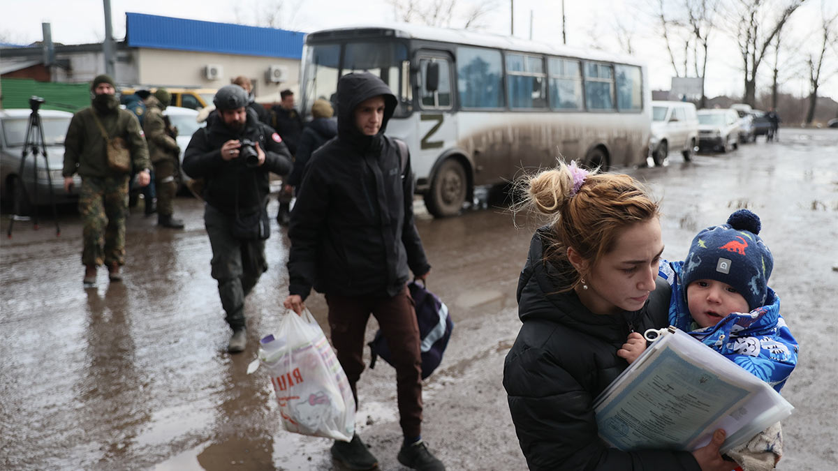 Россия эвакуирует жителей пяти городов Украины по новым правилам