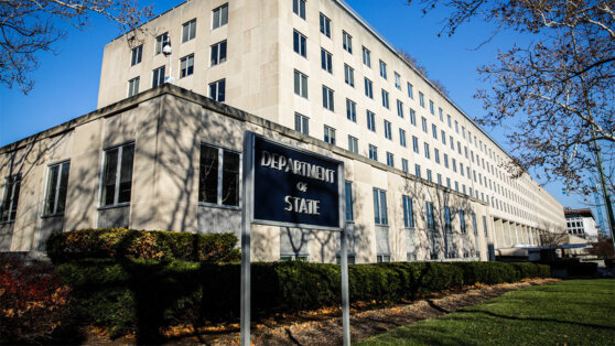 Госдеп потребовал от России прекратить высылку дипломатов