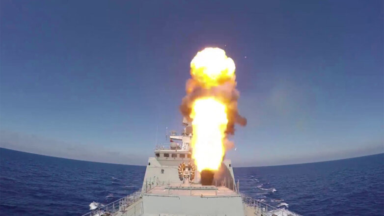 Российский корабль залпом "Калибров" уничтожил военные объекты Украины