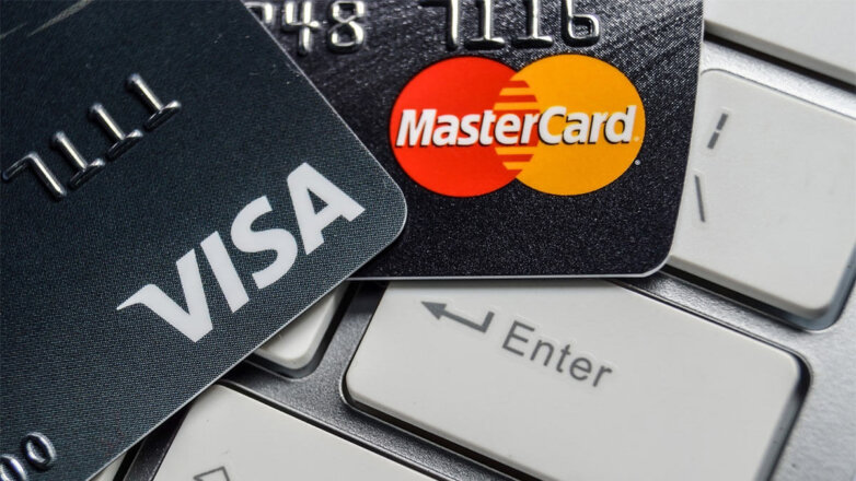 Попавшие под блокирующие санкции банки не будут выпускать карты Visa и Mastercard