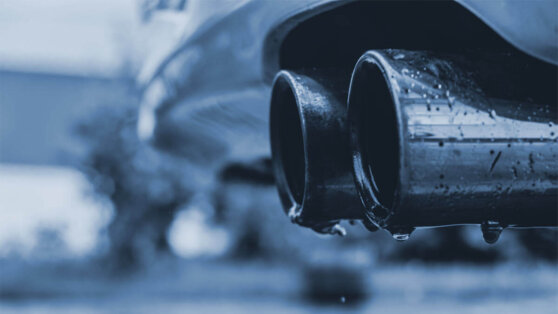 Вода течет из выхлопной трубы автомобиля: о чем это говорит и чем грозит