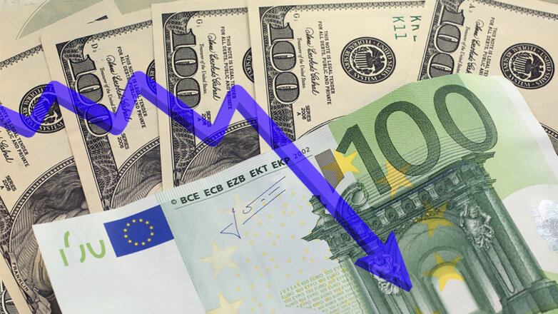 Курс евро опустился ниже 83 рублей впервые с 3 апреля