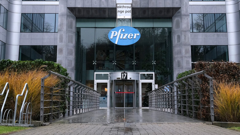 Pfizer объявила о решении по поставкам лекарств в Россию