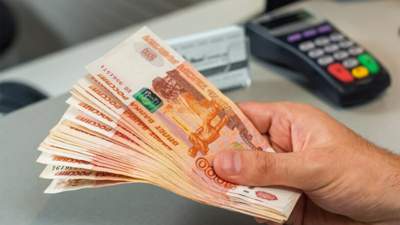ЦБ обязал банки выдавать переводы из-за рубежа в рублях