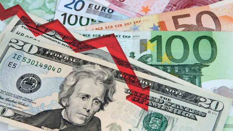 Доллар и евро продолжают дешеветь на торгах Московской биржи