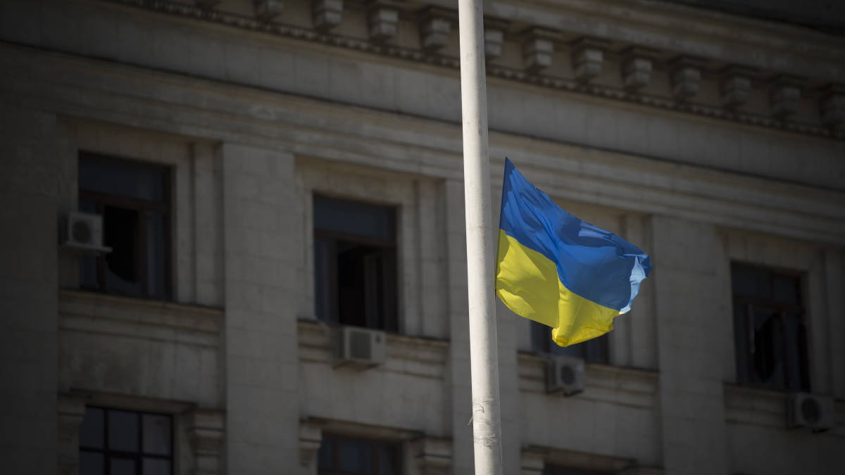Приспущенный флаг Украины