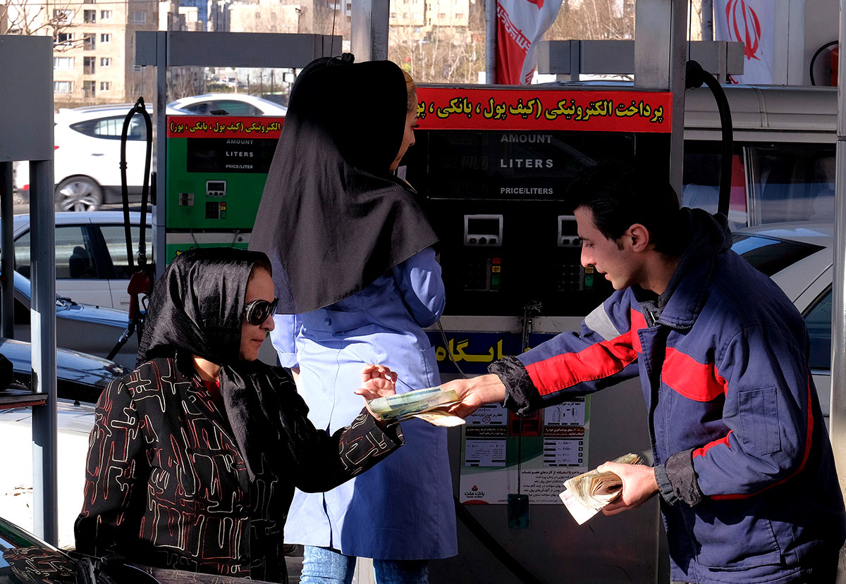 Автозаправочная станция в Иране