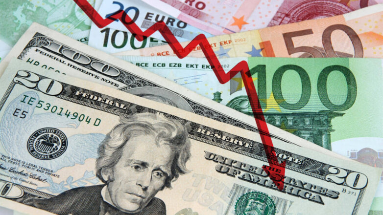 Курс доллара упал ниже 90 рублей