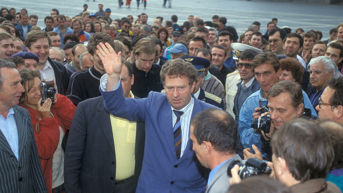 Владимир Жириновский, на дворцовой площади в Санкт-Петербурге, 1992 год