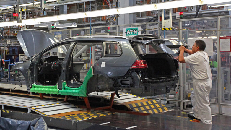 FT: заводы BMW и Volkswagen в Европе приостановили работу из-за нехватки деталей с Украины