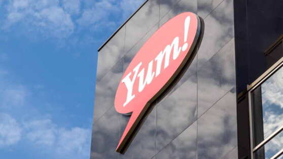 Владелец Pizza Hut и KFC приостанавливает инвестиции и развитие в России