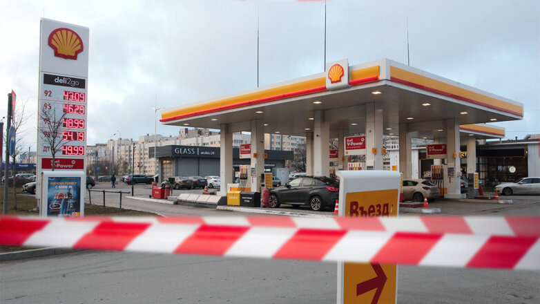 Shell закрывает все заправки в России