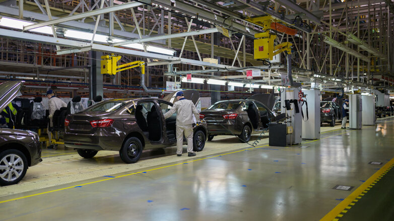 На "АвтоВАЗе" рассказали о сроках возобновления производства автомобилей Lada