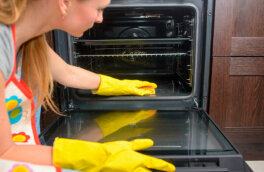 Простой способ очистить грязную духовку: эффективный метод без химии