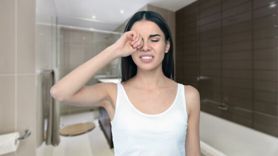 Состарят раньше времени: 8 привычек, которые портят кожу