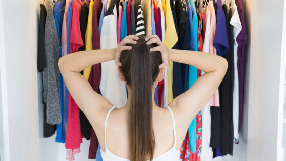 Пора выбросить: 5 немодных вещей в гардеробе, которые безнадежно устарели