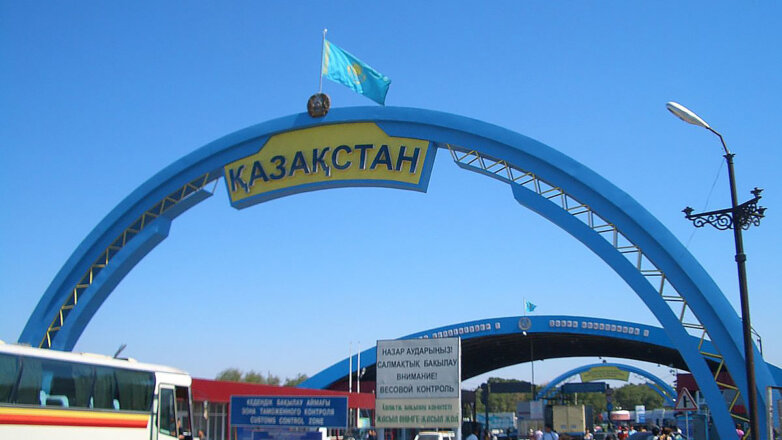 Россия снимет ограничения на перемещение через границу с Казахстаном и Монголией