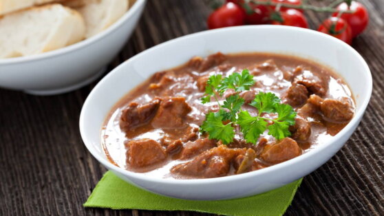 Рецепт из СССР: гуляш из говядины, как в советской столовой