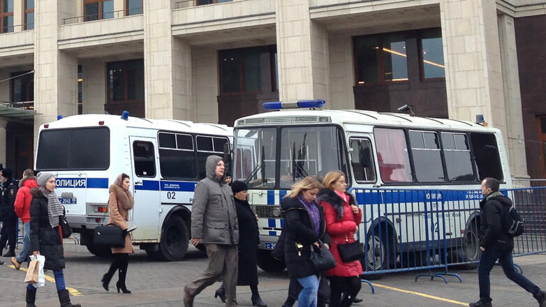 На Манежной площади в центре Москвы усилили меры безопасности