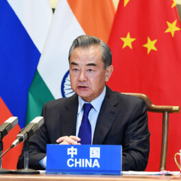 Китай призвал стороны конфликта на Украине сдерживать побочные эффекты