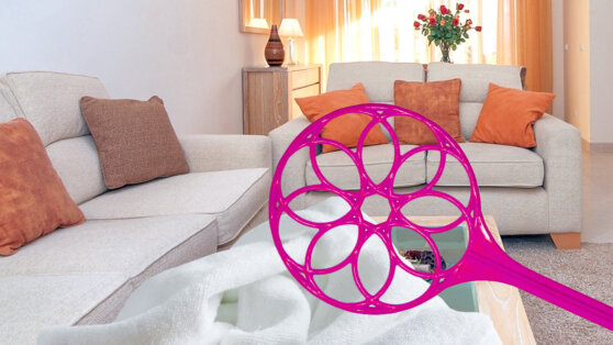 Как очистить мягкую мебель от пыли без пылесоса: необычная хитрость