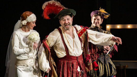 Укрощение сатирой: Андрей Кончаловский и его Шекспир в Театре Моссовета