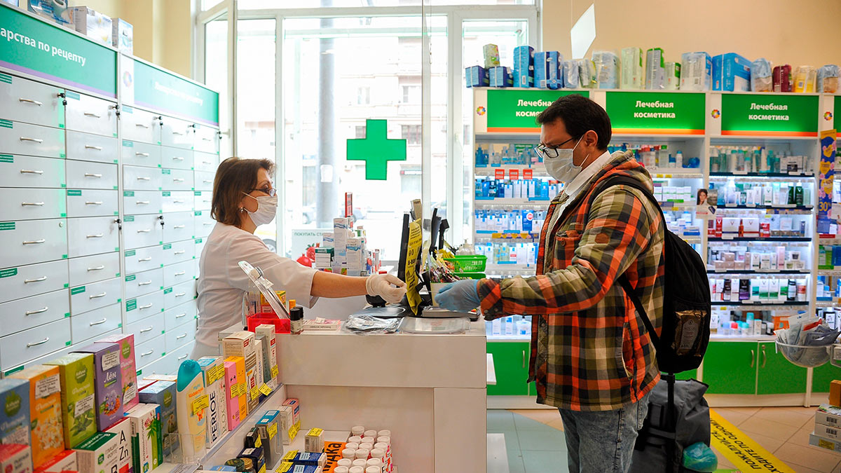 Покупка лекарств в аптеке
