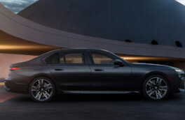 Новая BMW 7-й серии получила "двухэтажные" фары и электрическую версию