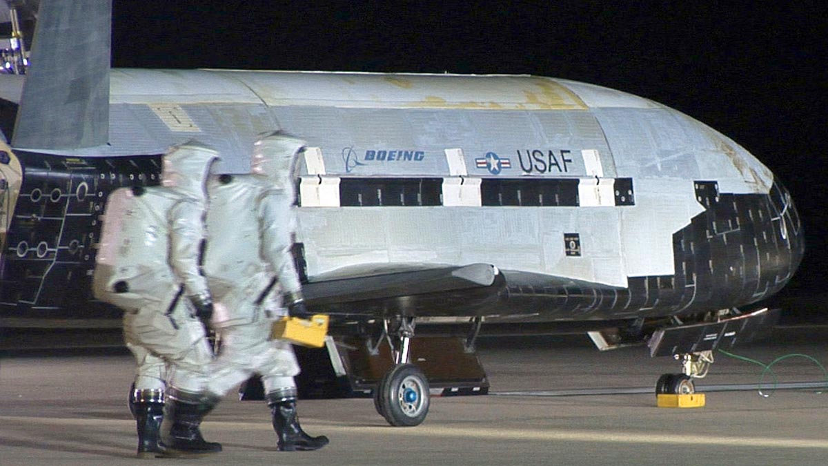 Рогозин опасается, что возвращающийся из космоса Boeing X-37 США может нести оружие
