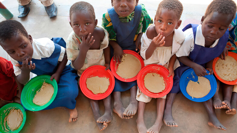 Голодающие дети в Африке
