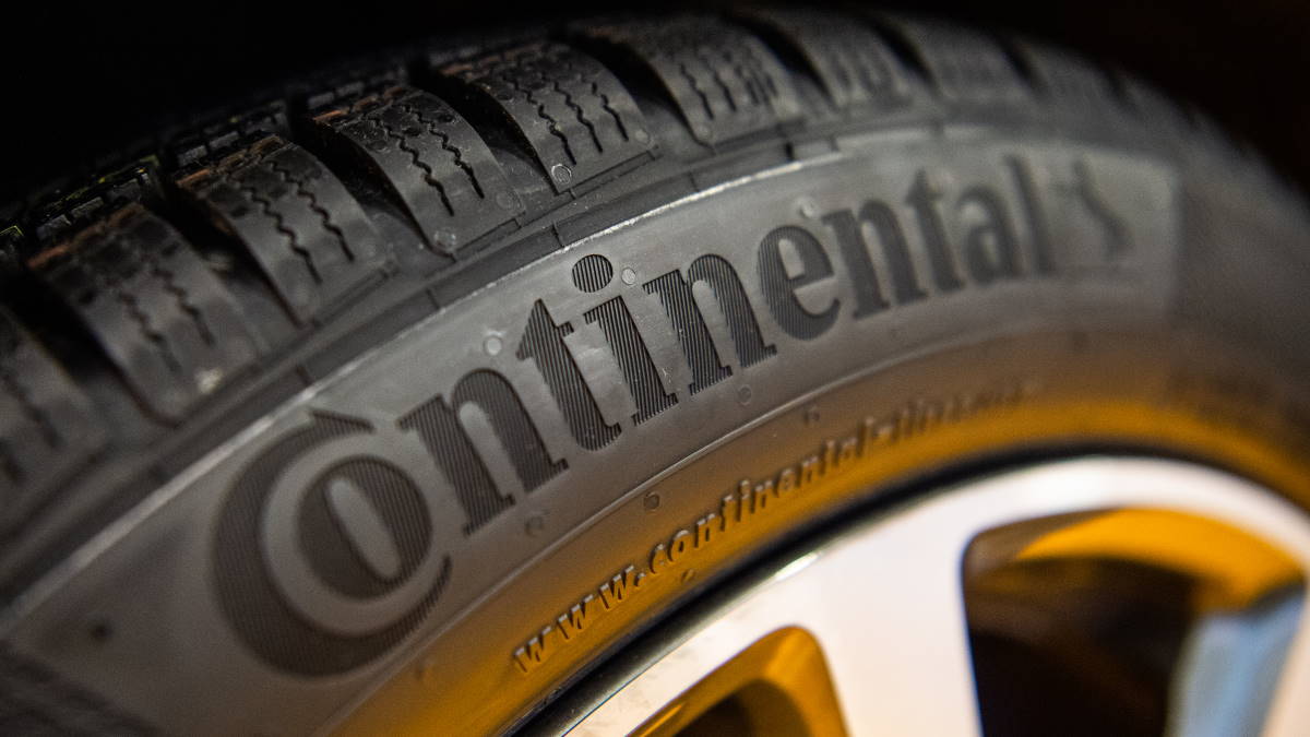 Continental логотип на шине
