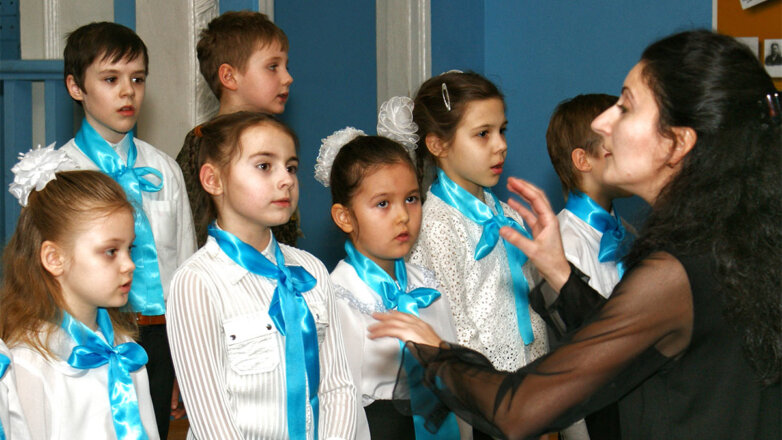 С 1 сентября учебная неделя в российских школах будет начинаться с гимна