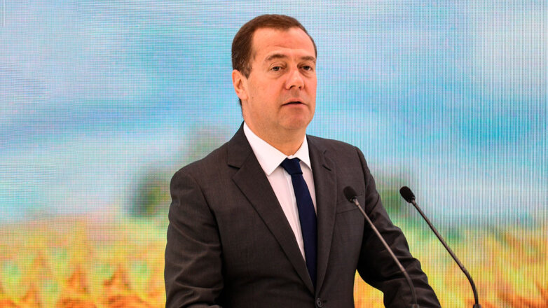 Медведев предложил расширить список запрещенных к ввозу в РФ продуктов