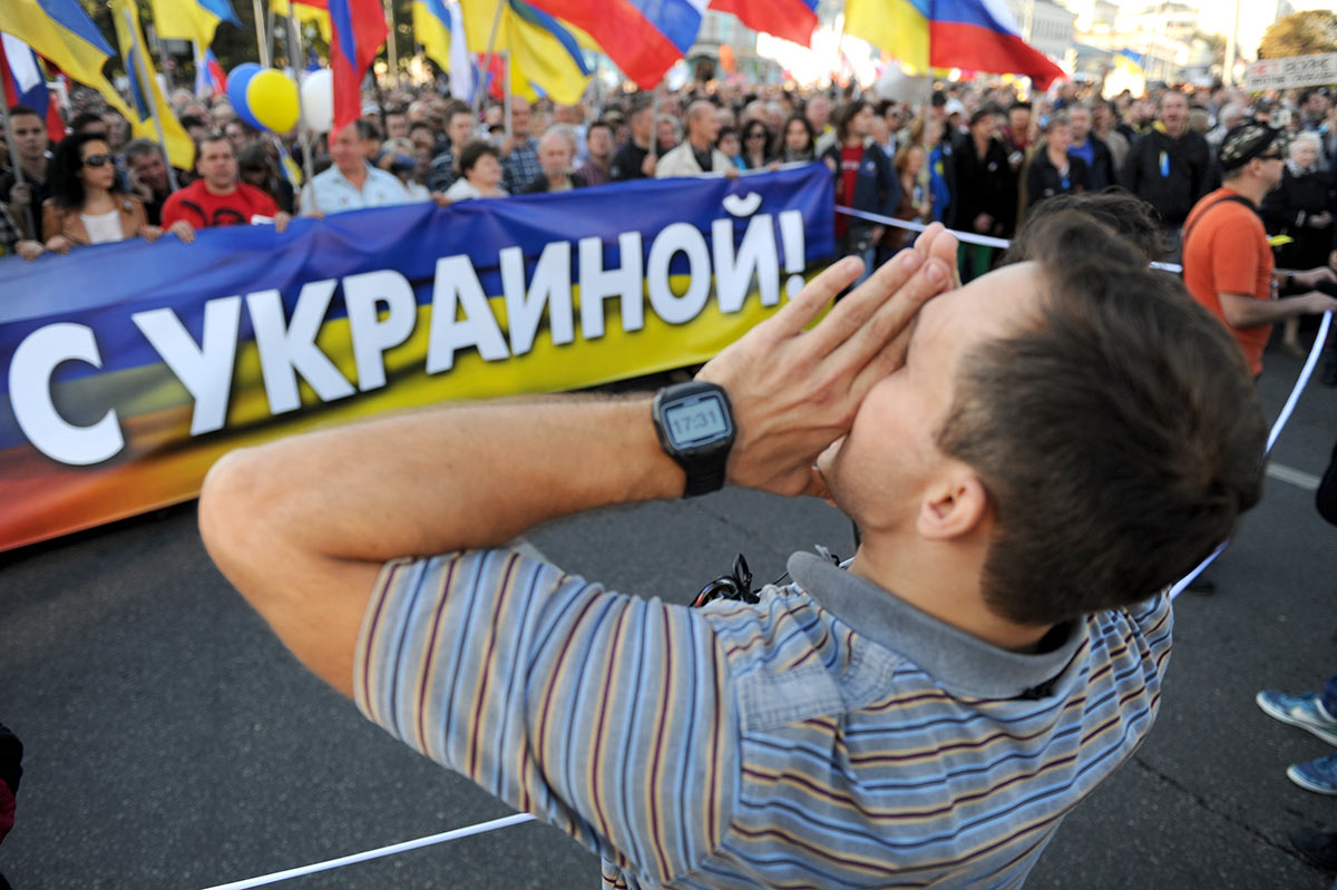 Акция "Марш мира" против военных действий на Украине