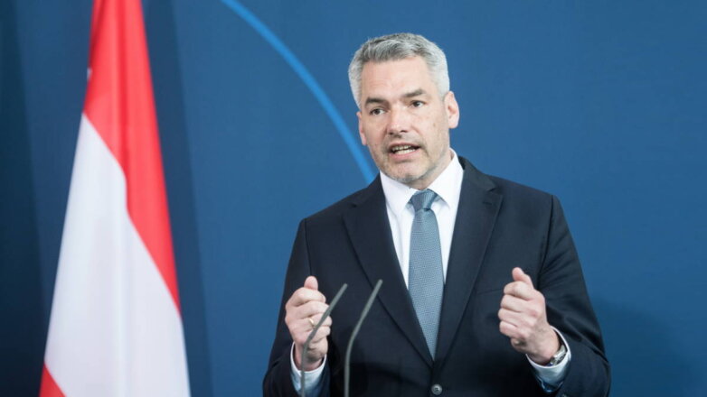 Канцлер Австрии заявил о необходимости оцепить внешние границы ЕС ограждением