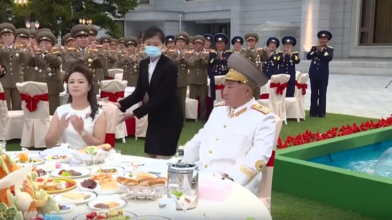 Лидер КНДР Ким Чен Ын появился на публике в погонах генералиссимуса