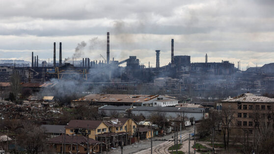 СМИ: группу беженцев вывозят автобусами с территории 