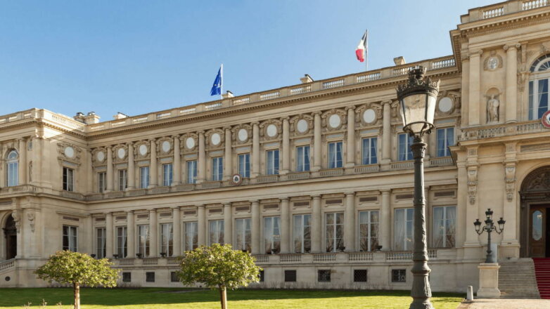 Франция объявила 6 российских дипломатов агентами спецслужб