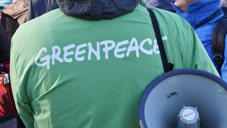 Активисты Greenpeace попытались заблокировать российский танкер с нефтью в Норвегии